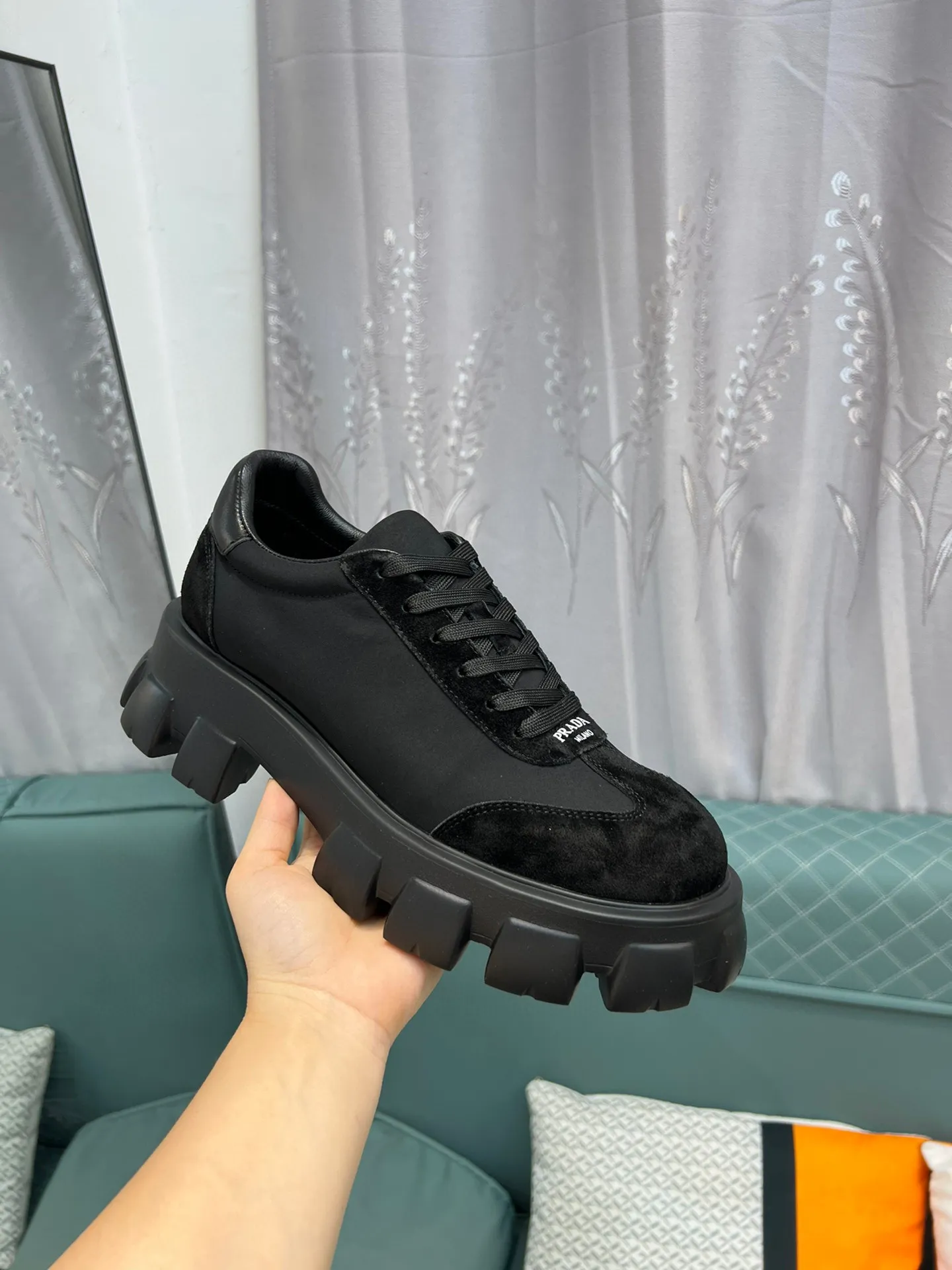Men's shoes 💰540 Prada Latest 2025ss spring and summer catwalk series Thick-soled platform platform Casual sports shoes Couple style ☑️ Bold contrasting bright colors and fashionable combination Casual sports style design with exquisite details Classic personalized gear thick sole Increased comfort and unique modern trend style 🚩 Fabric: Cowhide ➕ Cloth Lining: Sheepskin Outsole: Original molded ultra-light foam material Sole thickness: 4.5CM Size: 35-45 (Female 40, Male 45, customized, non-returnable)